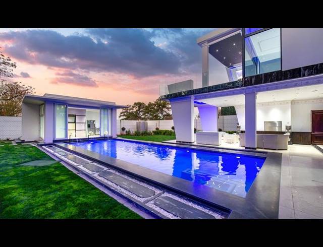 9 BEDROOM HOUSE FOR SALE IN BRYANSTON